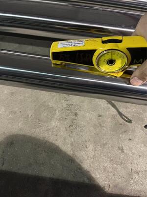 주문 홀 크롬 피스톤 스탠드 스테인리스 스틸 CK45 4140 42CrMo4 가혹화된 표면과 정밀한 용도 수압 실린더 스탠드 온라인 제조